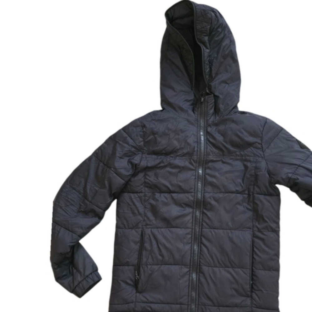 Vans Black Puffer Jacket with Water-Resistant Fabric